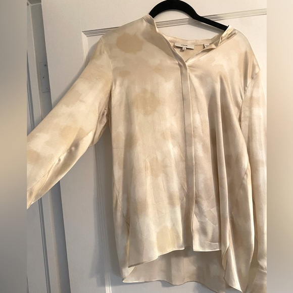 100% Silk VINCE Camisole, size 6, cream - Picture 6 of 6